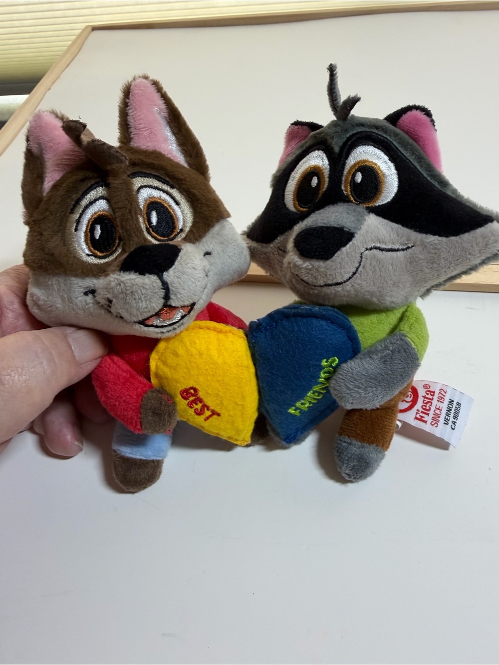 Fiesta best friends plush magnetic   Raccoon and wolf